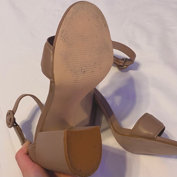 Qupid One Planet Tan Heels Size 6 - Picture 6 of 6